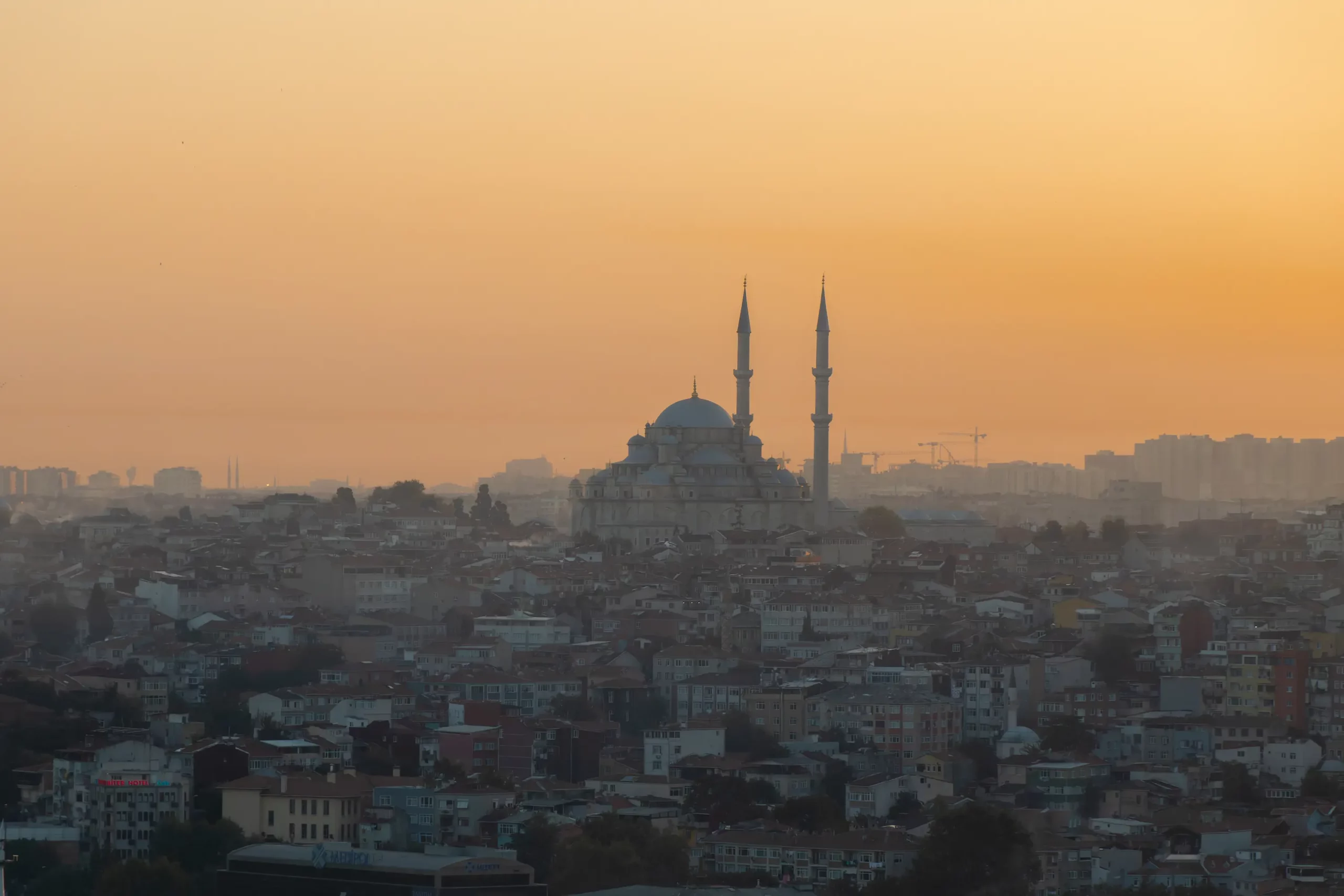 Vue depuis la tour Galata à Istanbul pendant le coucher de soleil